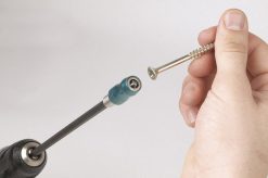 Zvlášť dlouhá stopka k dosažení šroubů na těžko přístupných místech