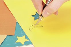 Pomocí tohoto přesného nože můžete řezat obrysy z fólií nebo papíru s maximální přesností – ideální nástroj pro grafiky