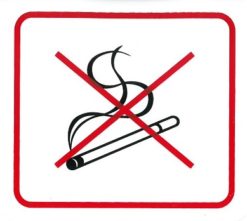 Zákaz vstupu s cigaretou 110x90mm - samolepka Samolepiace bezpečnostné tabuľka formátu 100x90 mm