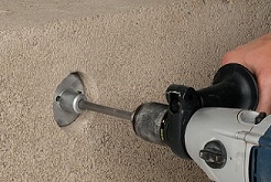 8mm Centrovací vrták s průměrem 8 mm je kompatibilní s vrtacími korunkami sypanými tvrdokovem. Délka 220 mm umožňuje vrtací korunkce opakovaně vrtat také hluboké otvory. Prostřednictvím šestihranné stopky je možné ho rychle zaaretovat do sklíčidla. Díky středicí špici z tvrdokovu zajišťuje dlouhou životnost.