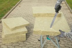 - špička pro snadné vnoření do materiálu
